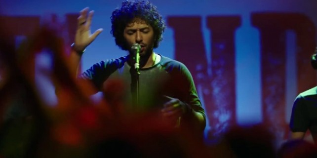 Mert Fırat rock şarkıcısı olursa...