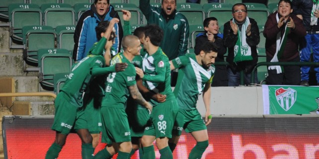 Bakambu, Timsah'ı zirveye taşıdı