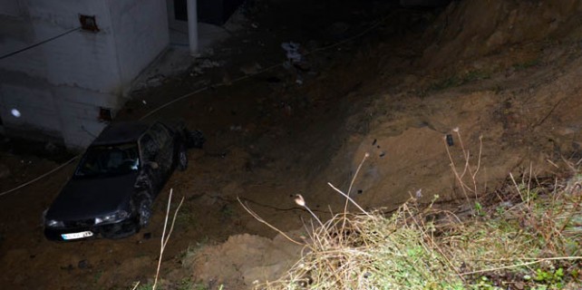 Şarampole uçtu, sağ çıktı!