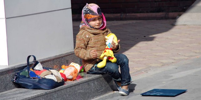 Küçük kızın yürek burkan görüntüsü