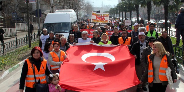 Bursa'da emeklilikte yaşa takılanlardan eylem!