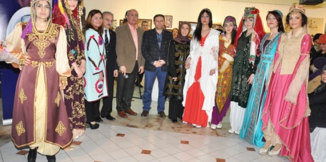 Bursa’da Osmanlı kaftanları defilesi göz kamaştırdı