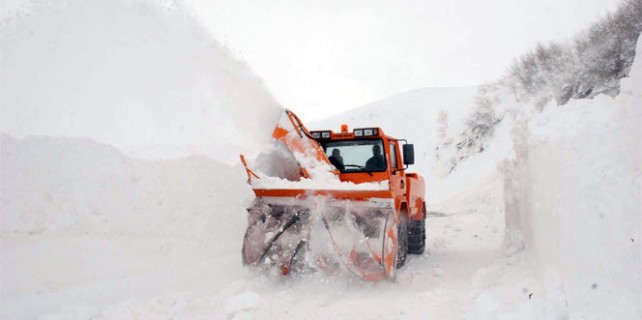 Çığ faciası! Üç kişi kayıp