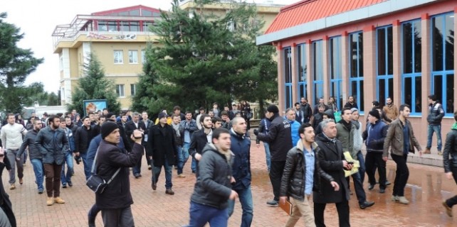 Üniversitede tehlikeli gerginlik!