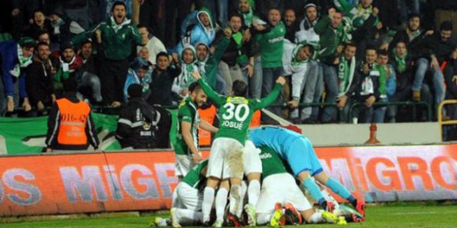 Bursaspor taraftarı bayram yapıyor