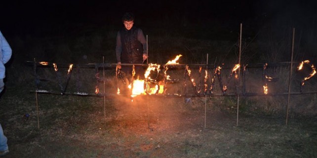 Genç aşıktan ilginç evlenme teklifi