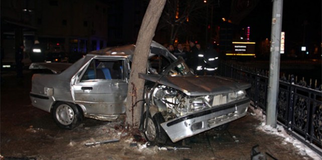 Aynı gecede iki ayrı kazada can verdiler!