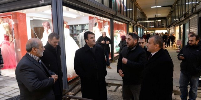Dündar, Gelinlikçiler Çarşısı esnafını ziyaret etti