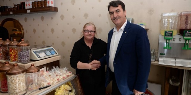 Dündar'dan esnafa jest