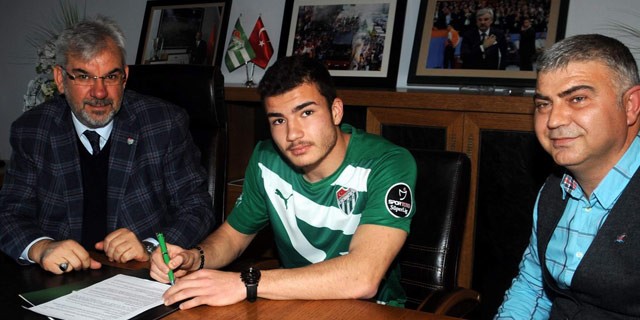 Bursaspor genç isimle sözleşme uzattı