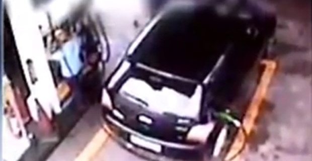 Benzin istasyonunda  akıl almaz olay