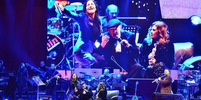 Yıllar sonra aynı sahnedeler...