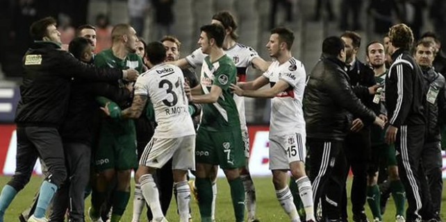 Bitiş düdüğüyle ortalık karıştı!