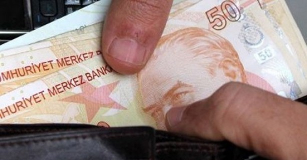 Aracına aldığı şahıs tarafından dolandırıldı