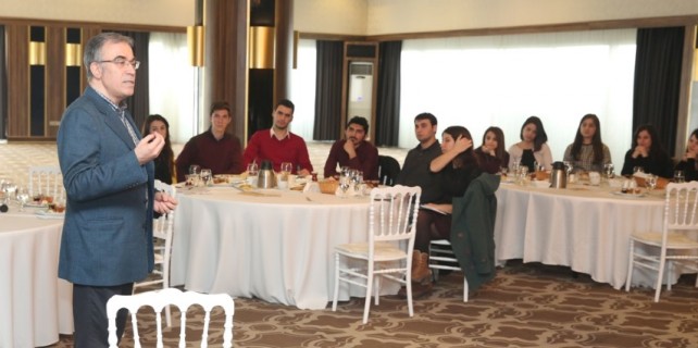 Üniversitelilere iş hayatına hazırlık eğitimi