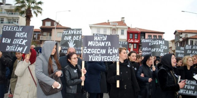 Bursalı kadınlar Özgecan için yürüdü