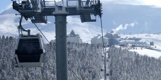 Teleferikte korku dolu anlar! 2 saat havada asılı kaldılar