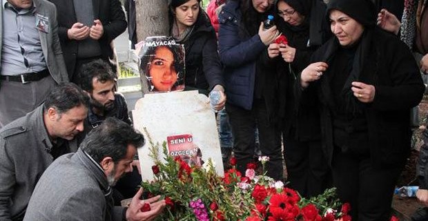 Özgecan'ın mezarında yürekler dağlandı