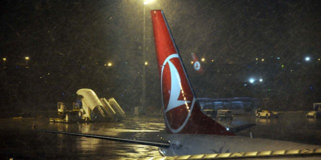 THY uçağı toprağa saplandı