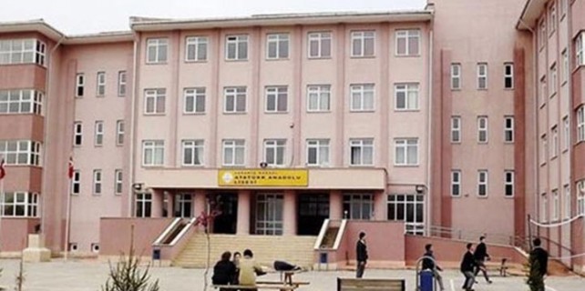 Müdür yardımcısından skandal sözler! "Mini etekli kızları taciz edin"