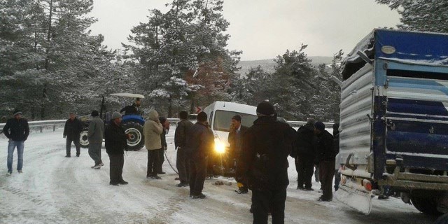 Bursa'nın dağ ilçelerinde kar esareti...