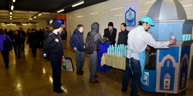 Karda üşüyenlere sıcak çorba ikramı