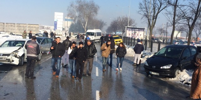 Bursa'da inanılmaz kaza!50'den fazla araç birbirine girdi....