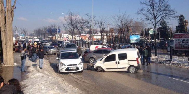 Mudanya Yolu'nda yüz araç birbirine girdi