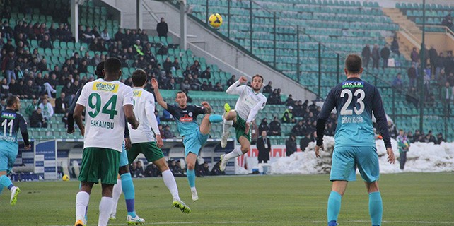 Bursaspor 10 kişiyle 3 puanı kaçırdı