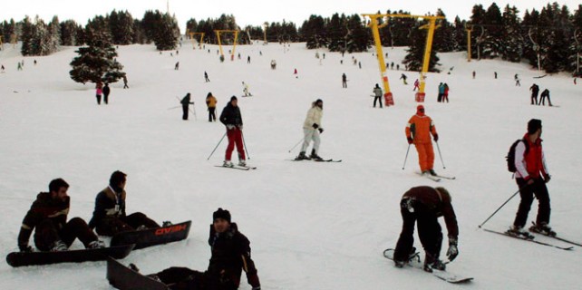 Uludağ'da güneşli havada kar keyfi