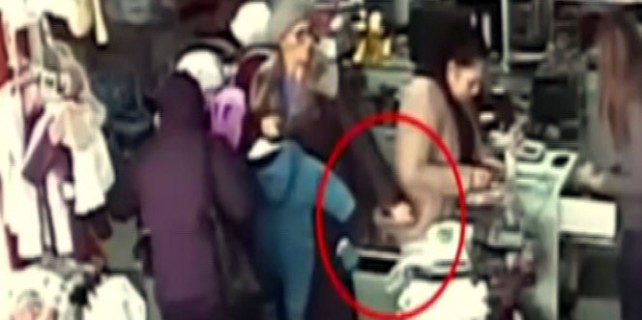 Kadın hırsız pes dedirtti!