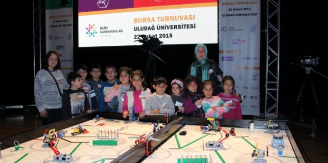 Küçük bilim adamları robotlarını yarıştırdı