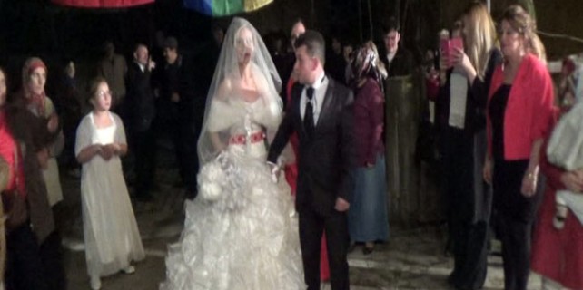 Cezayir'den geldi köy düğünüyle evlendi