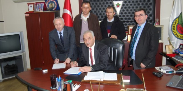 Orhaneli Belediyesi’nde sözleşme sevinci