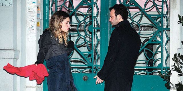 Çılgına döndü! Ailem aşiret, sizi vururum...