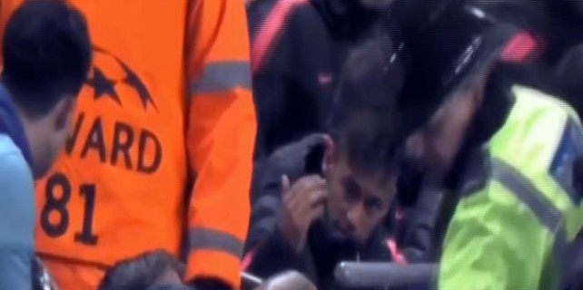 Neymar taraftarla kapıştı