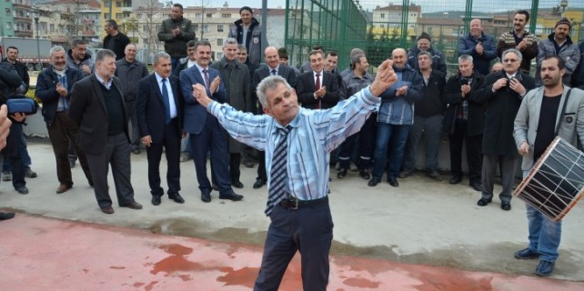 Toplu sözleşmeye davullu zurnalı kutlama