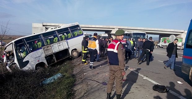 Bursa'da dehşet kaza! 2 servis çarpıştı, 2 ölü 29 yaralı
