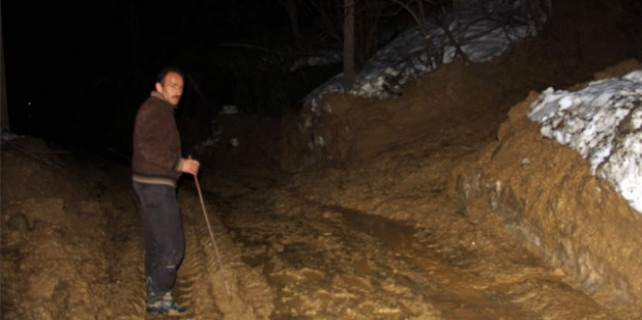 Heyelan korkusu köy boşalttı