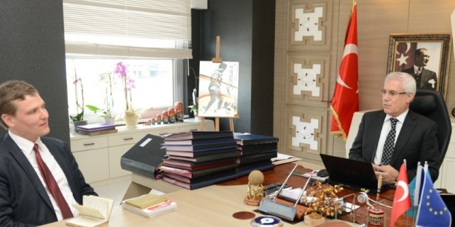 Bozbey’e Avusturya’dan övgü