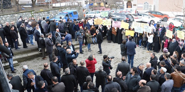 Bursa'da köylülerden ÇED toplantısına protesto