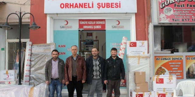 Evi yanan aileye Kızılay’dan yardım