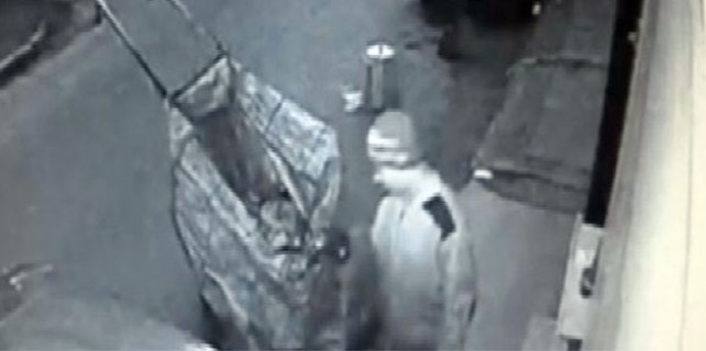 Gazete hırsızları kameraya böyle yakalandı