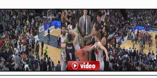 Maçta topu bırakıp birbirlerine girdiler