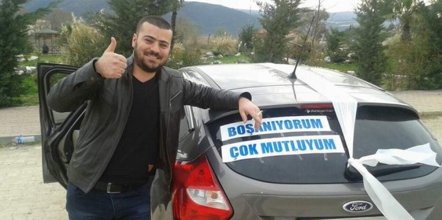 Yok artık...Düğüne gider gibi boşanmaya gitti