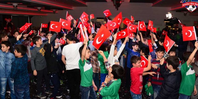 Minikler şampiyonluğu böyle kutladı