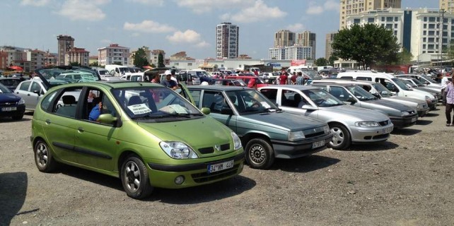 İnternetteki otomobili 4 farklı kişiye sattılar