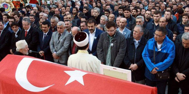 Görev başında kalp krizi geçiren doktora acı veda