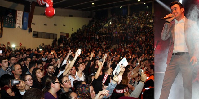 Mustafa Ceceli Bursa'da hem coştu hem coşturdu