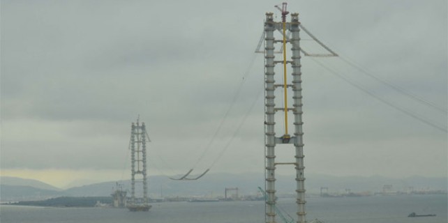 Körfez Geçiş Köprüsü'nün iki yakası birbirine bağlandı